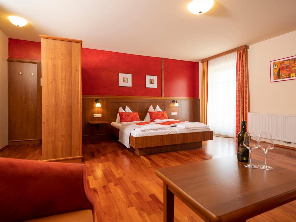 Hotel Neustifter Poysdorf Kültér fotó