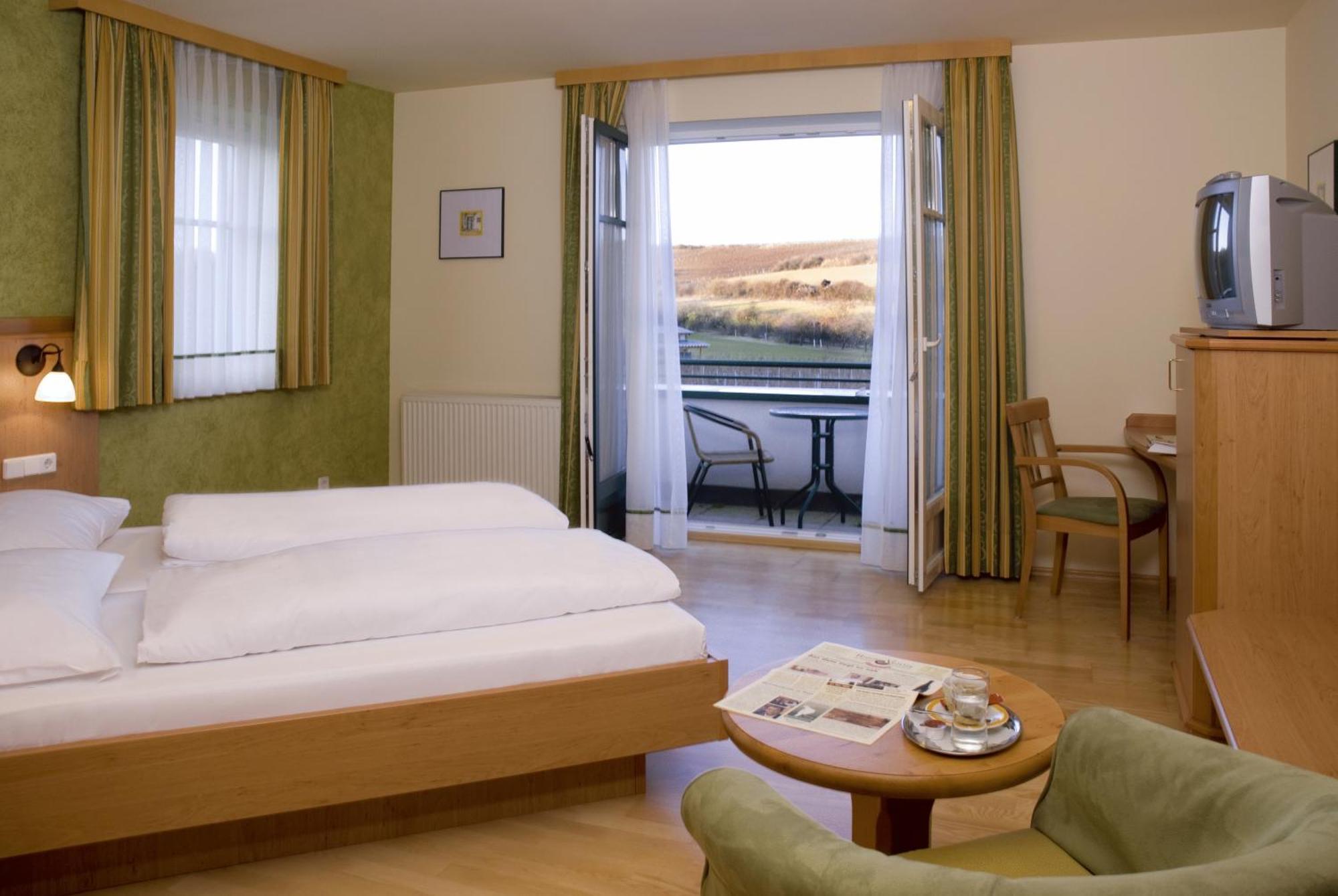 Hotel Neustifter Poysdorf Kültér fotó